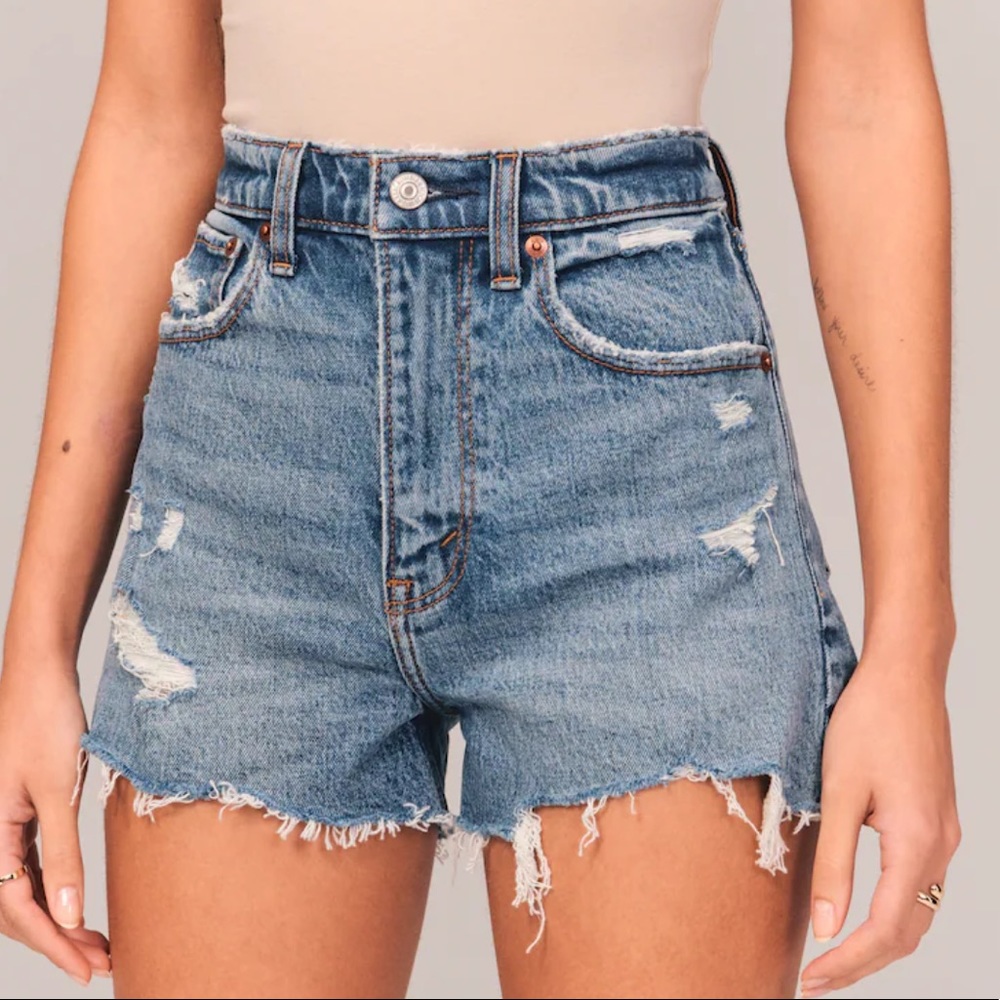 Abercrombie Ultra high rise mom shorts   Denim short shorts
